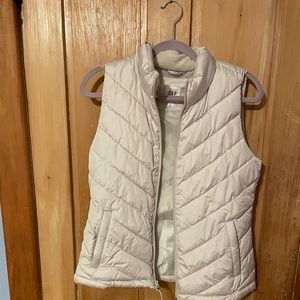 Brand new gap puffer vest, medium. Cream color
